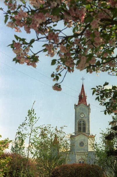 plano general de la cúpula de la parroquia San José vista desde el interior de la plaza de la Concordia