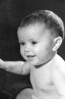 Retrato de estudio de Plano medio de Bebé desnuda de Medio perfil